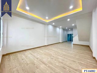 For sale 3 Beds townhouse in Lam Luk Ka, Pathum Thani