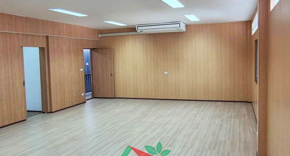 Lagerhaus zum Kauf mit 8 Zimmer in Taling Chan, Bangkok