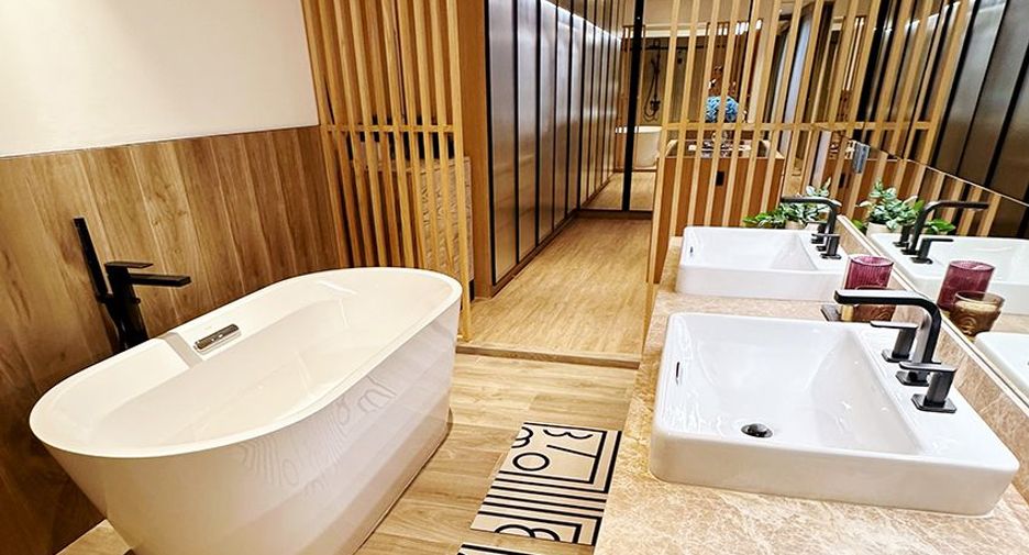 For rent and for sale 4 bedrooms townhouse in Watthana, Bangkok