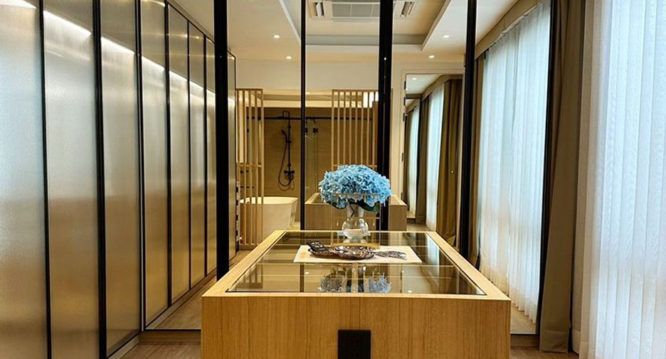 For rent and for sale 4 bedrooms townhouse in Watthana, Bangkok