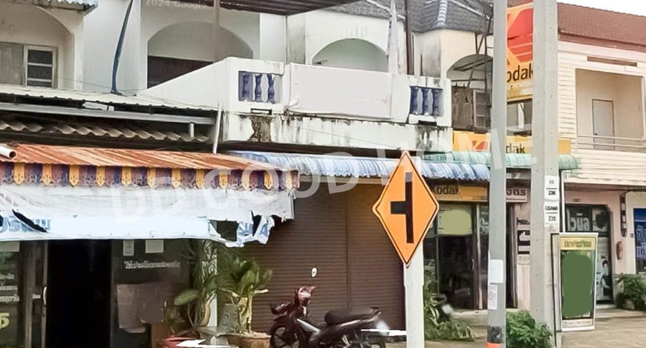 For sale 2 bedrooms retail Space in Chai Buri, Surat Thani