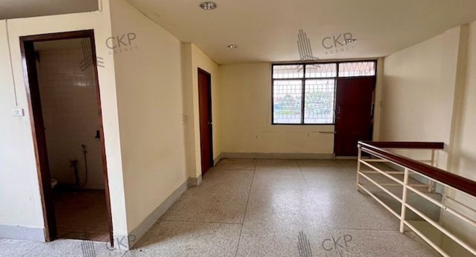 Casa adosada en venta de 4 habitaciones en Bang Kho Laem, Bangkok