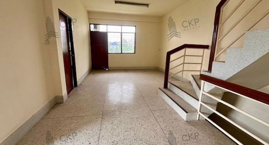 Casa adosada en venta de 4 habitaciones en Bang Kho Laem, Bangkok