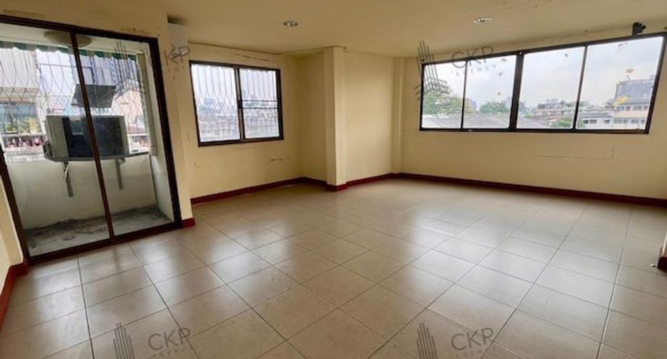 Casa adosada en venta de 4 habitaciones en Bang Kho Laem, Bangkok