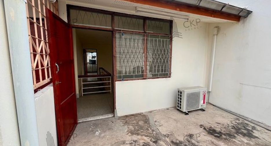 Casa adosada en venta de 4 habitaciones en Bang Kho Laem, Bangkok