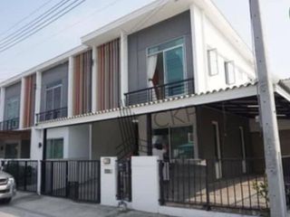 出售 3 卧室 联排别墅 在 Bang Sao Thong, Samut Prakan