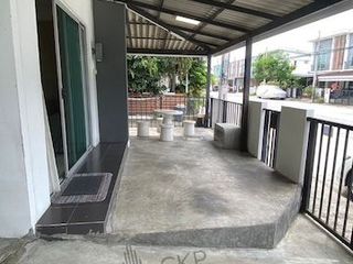 出售 3 卧室 联排别墅 在 Bang Sao Thong, Samut Prakan
