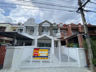 For sale 3 bedrooms townhouse in Bang Khen, Bangkok