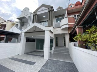 For sale 3 bedrooms townhouse in Bang Khen, Bangkok