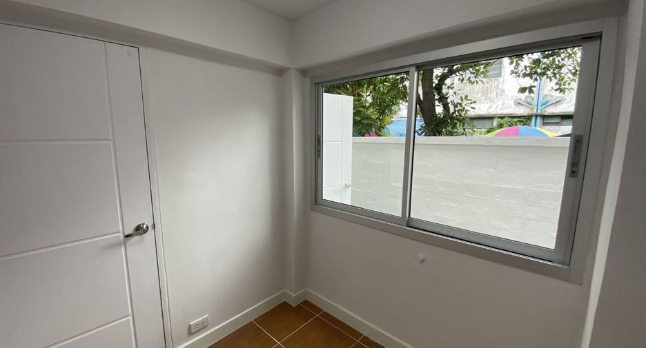 For sale 3 bedrooms townhouse in Bang Khen, Bangkok