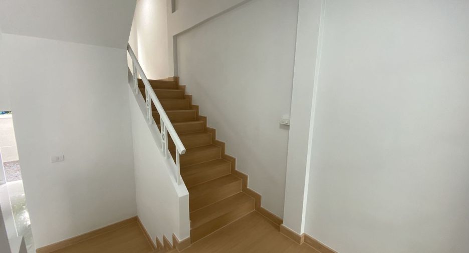 For sale 3 bedrooms townhouse in Bang Khen, Bangkok