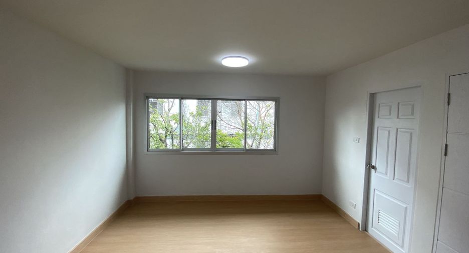 For sale 3 bedrooms townhouse in Bang Khen, Bangkok