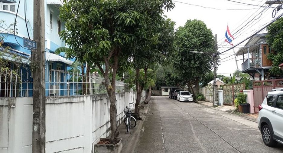 For sale 3 bedrooms townhouse in Bang Khen, Bangkok