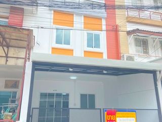 For sale 3 bedrooms townhouse in Bang Khun Thian, Bangkok