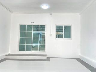For sale 3 bedrooms townhouse in Bang Khun Thian, Bangkok