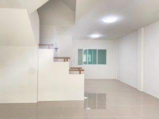 For sale 3 bedrooms townhouse in Bang Khun Thian, Bangkok