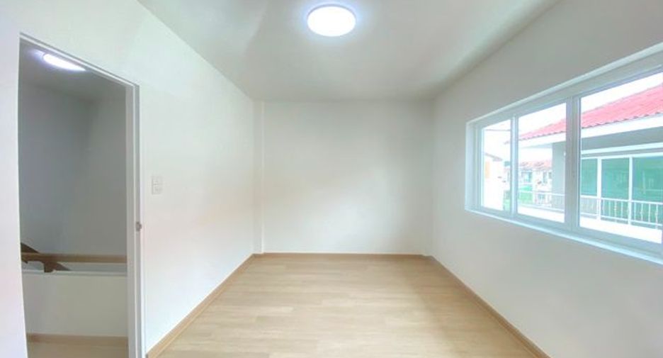 Casa adosada en venta de 3 habitaciones en Bang Khun Thian, Bangkok