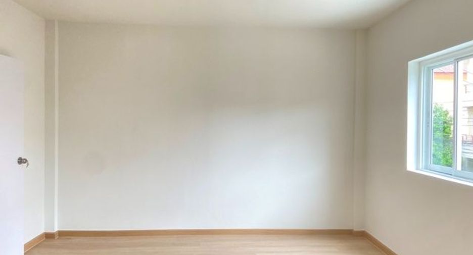 Casa adosada en venta de 3 habitaciones en Bang Khun Thian, Bangkok