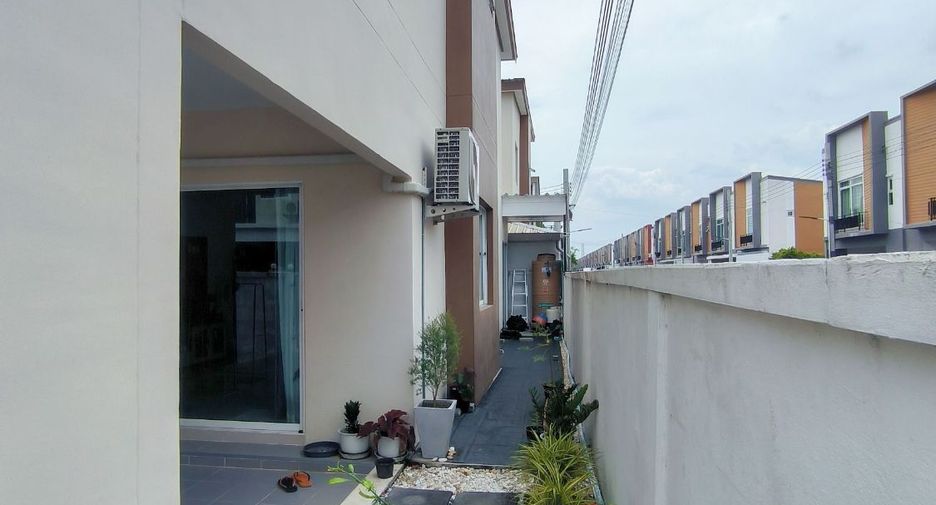 For sale 2 bedrooms townhouse in Khlong Sam Wa, Bangkok