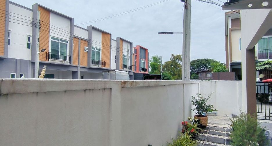 For sale 2 bedrooms townhouse in Khlong Sam Wa, Bangkok