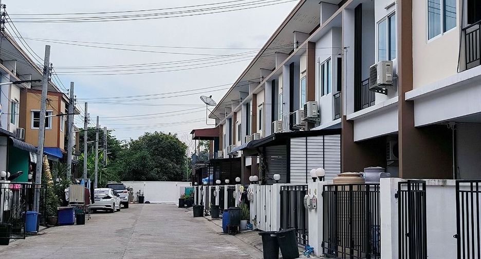For sale 2 bedrooms townhouse in Khlong Sam Wa, Bangkok