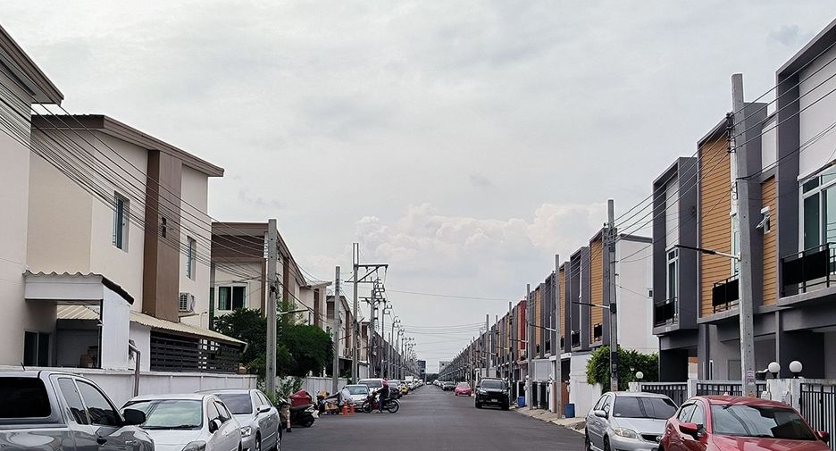 For sale 2 bedrooms townhouse in Khlong Sam Wa, Bangkok