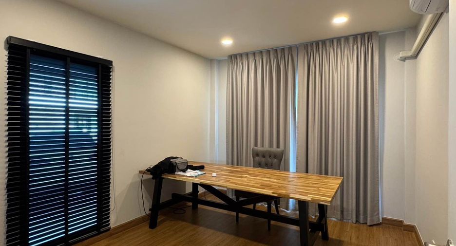 Casa en alquiler de 4 habitaciones en Bang Phli, Samut Prakan