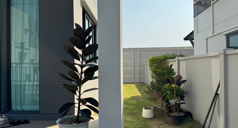 Casa en alquiler de 4 habitaciones en Bang Phli, Samut Prakan
