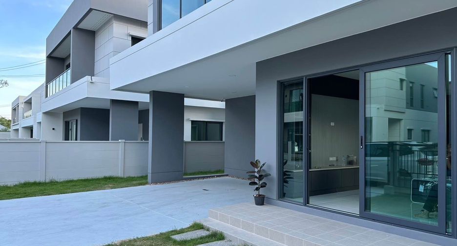 Casa en alquiler de 4 habitaciones en Bang Phli, Samut Prakan