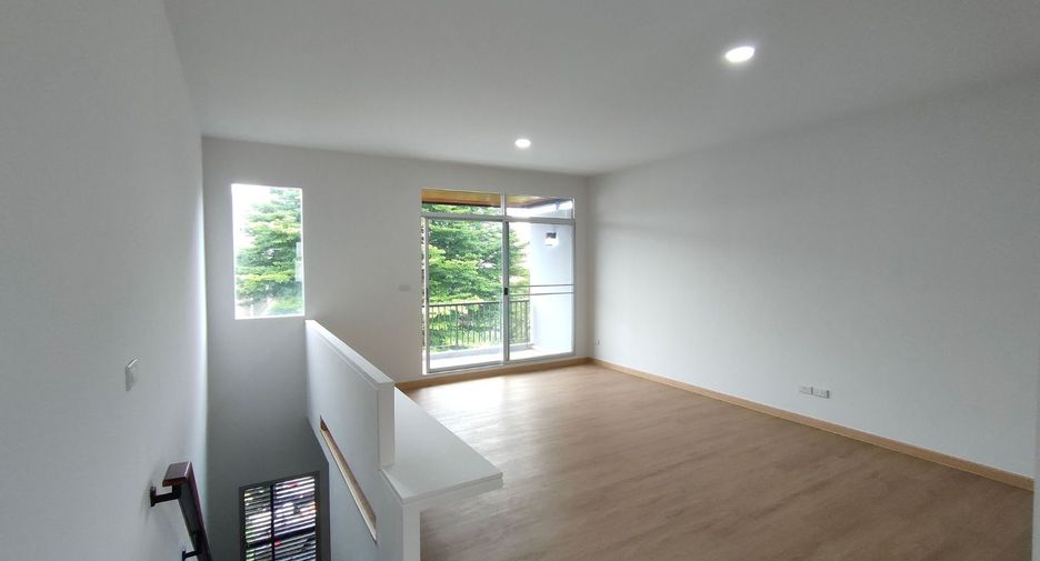 Casa adosada en venta de 3 habitaciones en Sai Mai, Bangkok