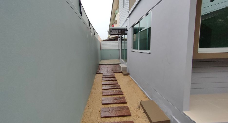 Casa adosada en venta de 3 habitaciones en Sai Mai, Bangkok