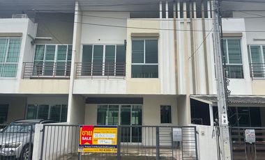 For sale 3 bedrooms townhouse in Bang Khae, Bangkok