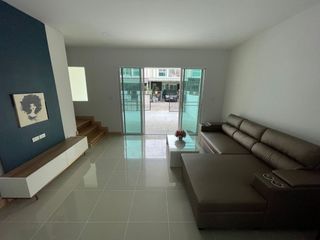 For sale 3 bedrooms townhouse in Bang Khae, Bangkok
