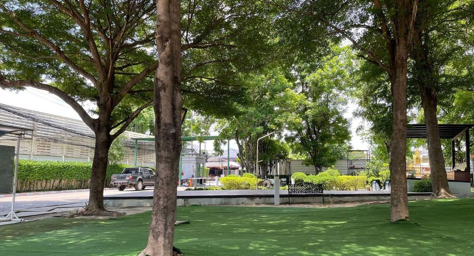 For sale 3 bedrooms townhouse in Bang Khae, Bangkok