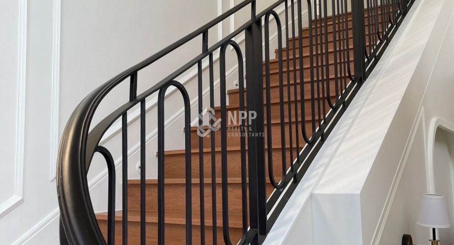 Casa en alquiler y en venta de 4 habitaciones en Bang Kapi, Bangkok