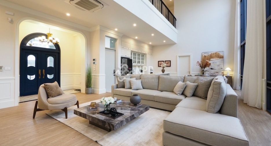 Casa en alquiler y en venta de 4 habitaciones en Bang Kapi, Bangkok