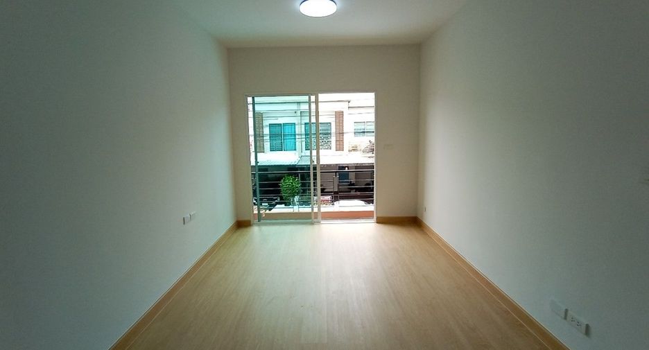 For sale 3 bedrooms townhouse in Sai Mai, Bangkok