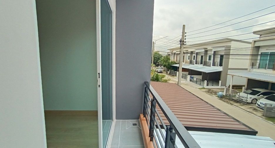 For sale 3 bedrooms townhouse in Sai Mai, Bangkok