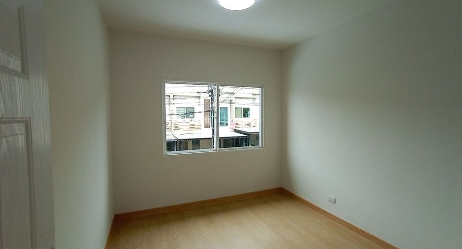 For sale 3 bedrooms townhouse in Sai Mai, Bangkok