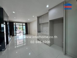 For sale 3 bed townhouse in Bang Khae, Bangkok