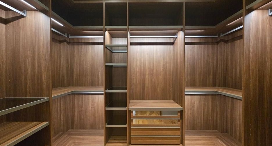 Wohnung zur Miete mit 3 Zimmer in Pathum Wan, Bangkok