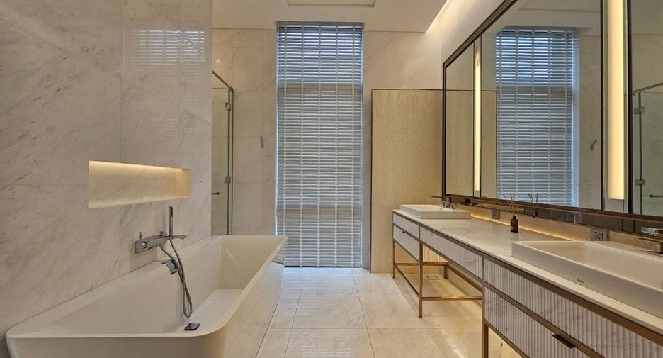 Wohnung zur Miete mit 3 Zimmer in Pathum Wan, Bangkok