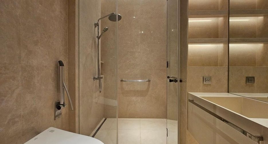 Wohnung zur Miete mit 3 Zimmer in Pathum Wan, Bangkok