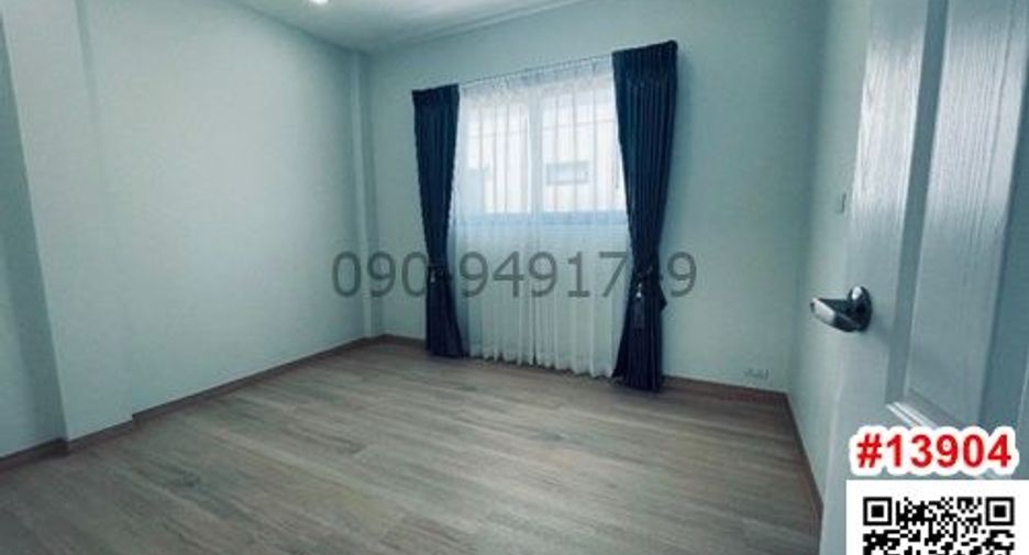 For rent 3 bedrooms townhouse in Sai Mai, Bangkok