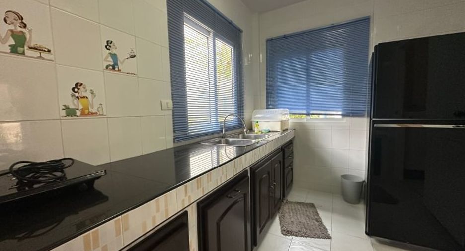 Casa en alquiler de 3 habitaciones en Si Racha, Chonburi