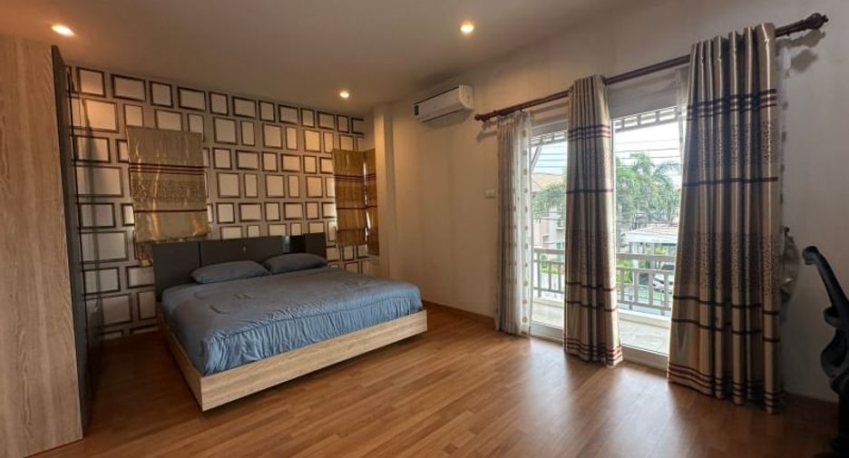Casa en alquiler de 3 habitaciones en Si Racha, Chonburi