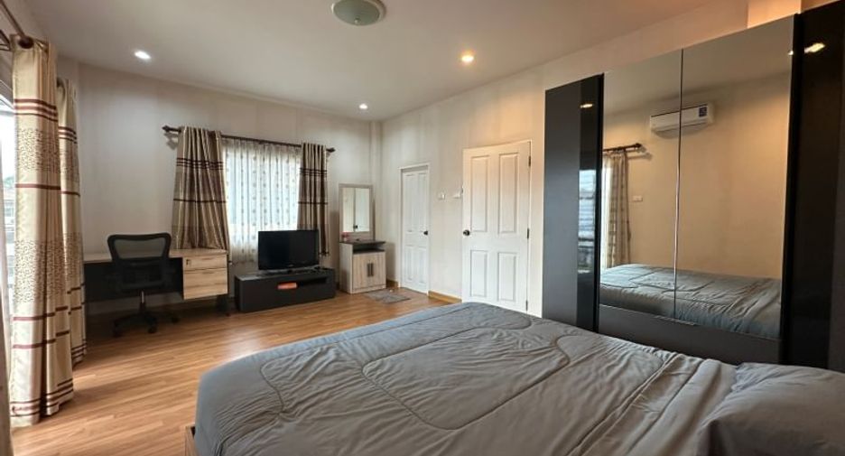 Casa en alquiler de 3 habitaciones en Si Racha, Chonburi