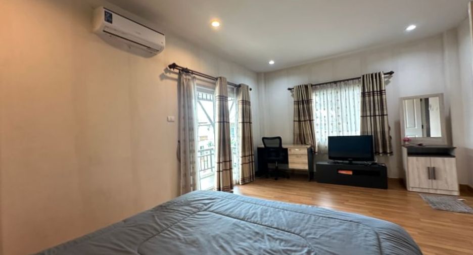 Casa en alquiler de 3 habitaciones en Si Racha, Chonburi