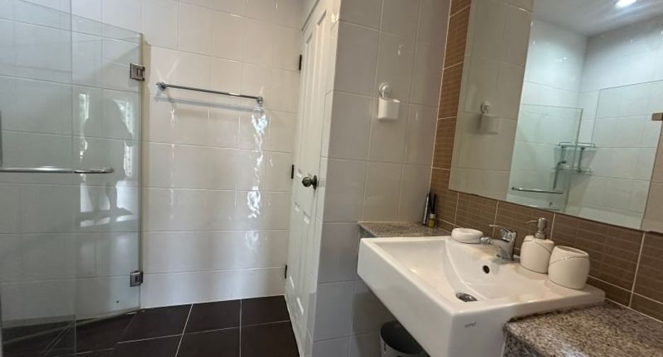 Casa en alquiler de 3 habitaciones en Si Racha, Chonburi