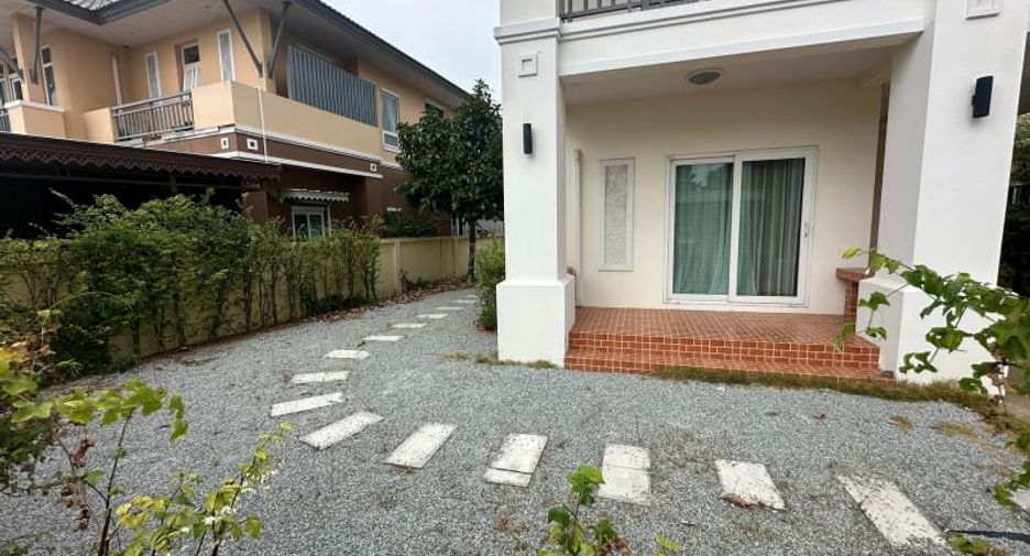 Casa en alquiler de 3 habitaciones en Si Racha, Chonburi